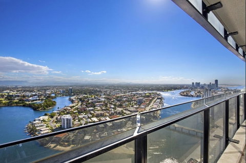 Circle On Cavill 2, 3, 4 & 5 Bedroom SkyHomes & SUB PENTHOUSES By Gold Coast Holidays - E Caravan Parks 44