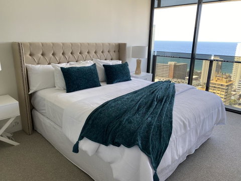 Circle On Cavill 2, 3, 4 & 5 Bedroom SkyHomes & SUB PENTHOUSES By Gold Coast Holidays - E Caravan Parks 15