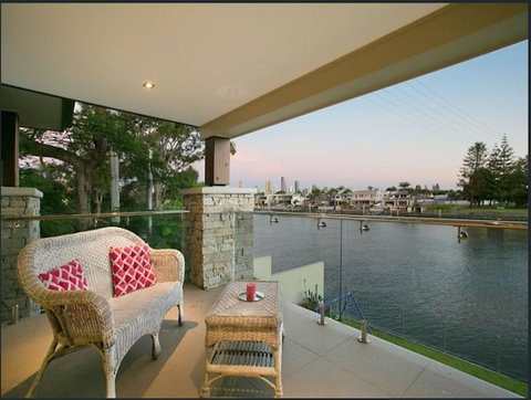 Riverfront Dream - E Caravan Parks 24