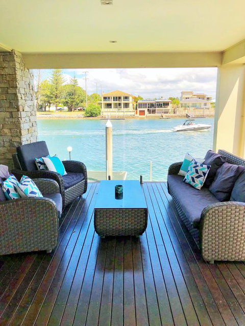 Riverfront Dream - E Caravan Parks 9