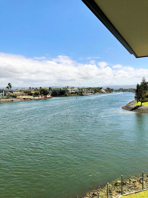 Riverfront Dream - E Caravan Parks 1