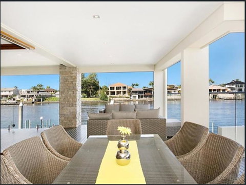 Riverfront Dream - E Caravan Parks 28