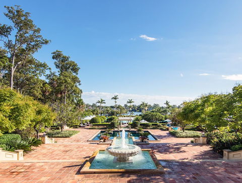 InterContinental Sanctuary Cove Resort, An IHG Hotel - E Caravan Parks 9