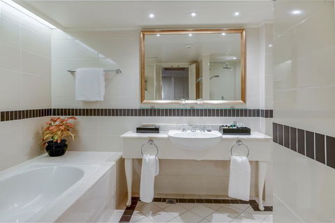 InterContinental Sanctuary Cove Resort, An IHG Hotel - E Caravan Parks 5