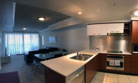 Private 2 Bedroom Apartment @ Chevron Towers - E Caravan Parks 4