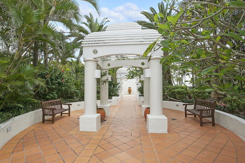 ULTIQA Burleigh Mediterranean Resort - E Caravan Parks 18