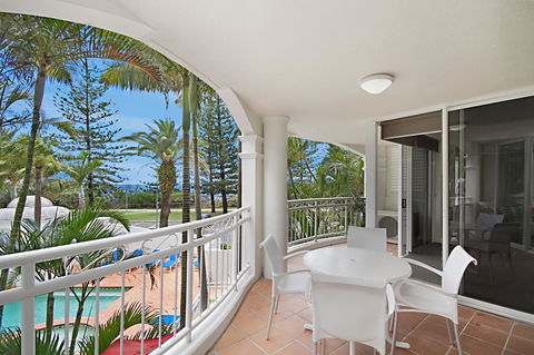 ULTIQA Burleigh Mediterranean Resort - E Caravan Parks 34