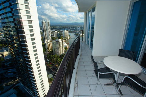 Chevron Renaissance - Private Apartments - E Caravan Parks 33