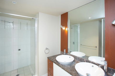 Chevron Renaissance - Private Apartments - E Caravan Parks 3