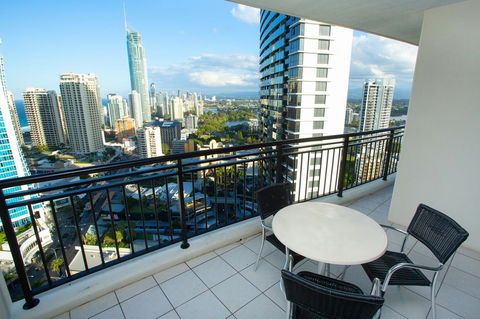 Chevron Renaissance - Private Apartments - E Caravan Parks 31