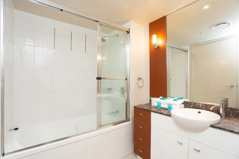 Chevron Renaissance - Private Apartments - E Caravan Parks 14