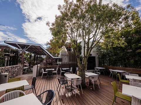 Eatons Hill Hotel - E Caravan Parks 36
