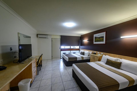 Reef Gateway Hotel - E Caravan Parks 0