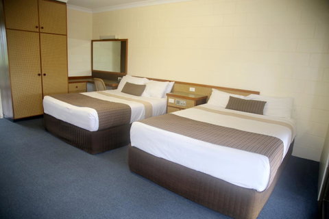 Reef Gateway Hotel - E Caravan Parks 8