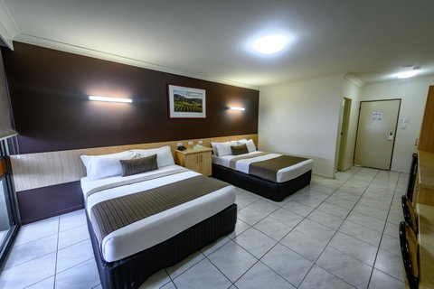 Reef Gateway Hotel - E Caravan Parks 6