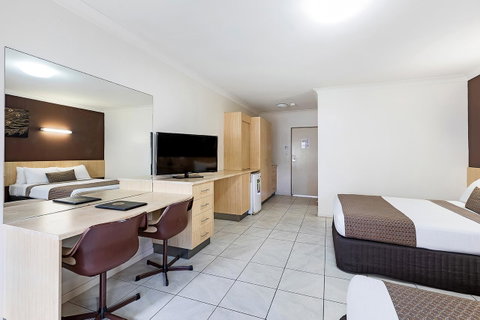 Reef Gateway Hotel - E Caravan Parks 3