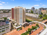 Central Dockside Apartment Hotel