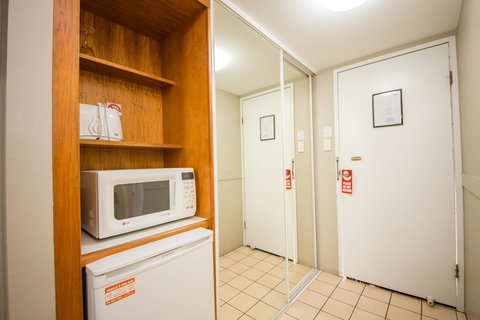 Cosmopolitan Motel & Serviced Apartments - E Caravan Parks 22