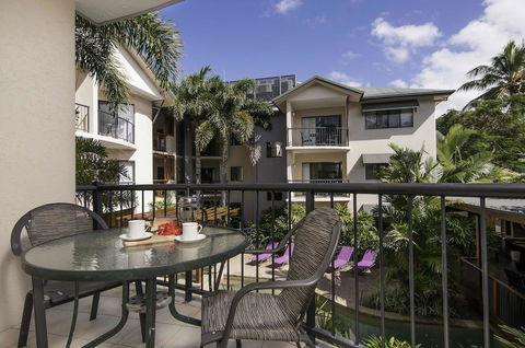 Bay Villas Resort - E Caravan Parks 1