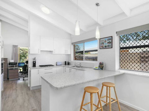 Beautiful Home- Walk To Beach-Short Drive To Noosa - E Caravan Parks 0