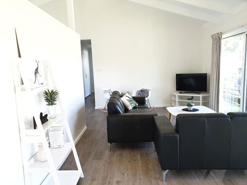 Beautiful Home- Walk To Beach-Short Drive To Noosa - E Caravan Parks 1