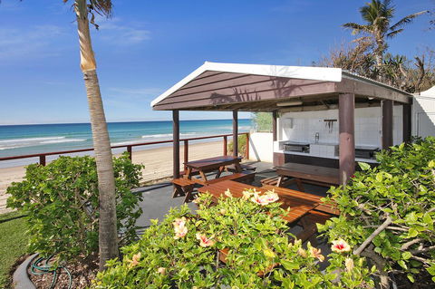 Spindrift On The Beach - Absolute Beachfront - E Caravan Parks 10