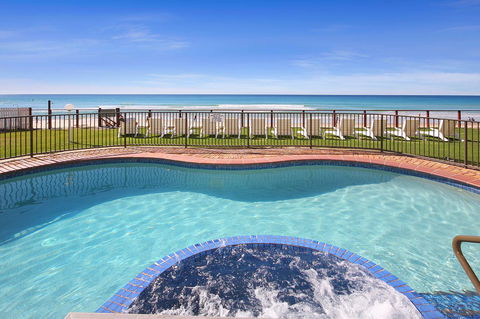 Spindrift On The Beach - Absolute Beachfront - E Caravan Parks 4