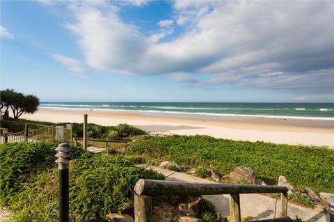 Spindrift On The Beach - Absolute Beachfront - E Caravan Parks 22