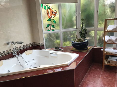 Taj On Byrnes - Private Luxury Apartment Mareeba - E Caravan Parks 4