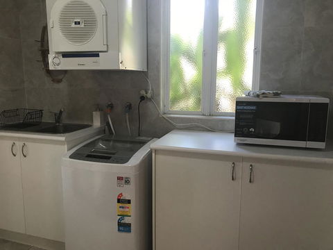 Taj On Byrnes - Private Luxury Apartment Mareeba - E Caravan Parks 12