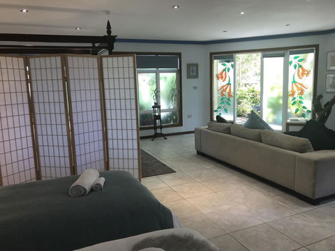 Taj On Byrnes - Private Luxury Apartment Mareeba - E Caravan Parks 9