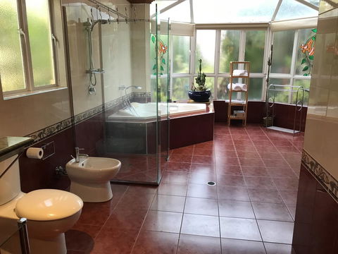 Taj On Byrnes - Private Luxury Apartment Mareeba - E Caravan Parks 3
