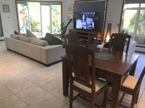 Taj On Byrnes - Private Luxury Apartment Mareeba - E Caravan Parks 6