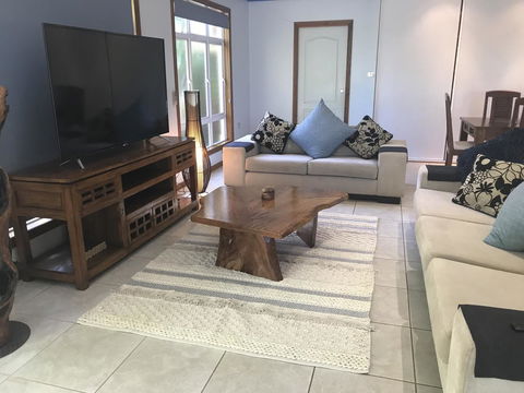 Taj On Byrnes - Private Luxury Apartment Mareeba - E Caravan Parks 7