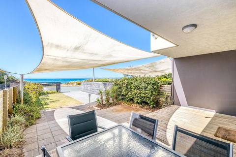 On The Beach Resort Bribie Island - E Caravan Parks 17