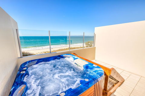 On The Beach Resort Bribie Island - E Caravan Parks 7