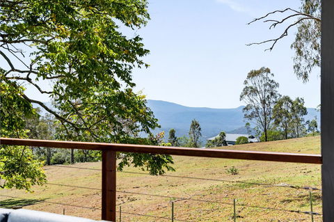Hollow Tree Farm - E Caravan Parks 1