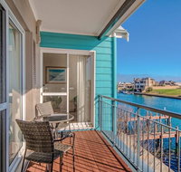 Waters Edge Apartment with Jetty - E Caravan Parks