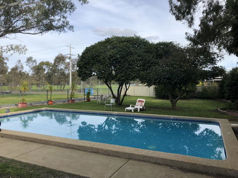 Wattle Motel - E Caravan Parks 1