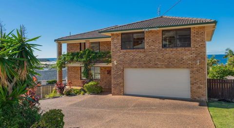 Waves @ Caves - E Caravan Parks 0