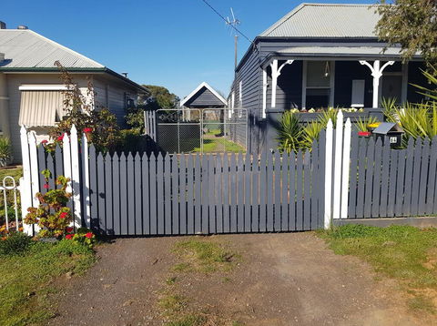 Welcome Stranger Cottage - E Caravan Parks 1
