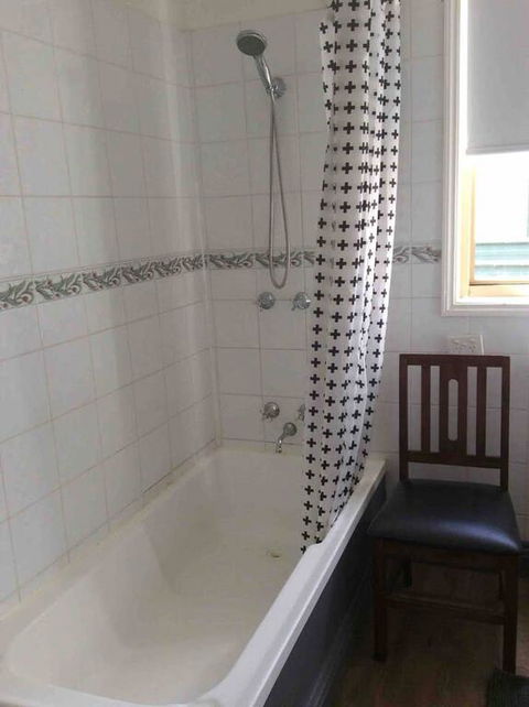 Welcome Stranger Cottage - E Caravan Parks 3