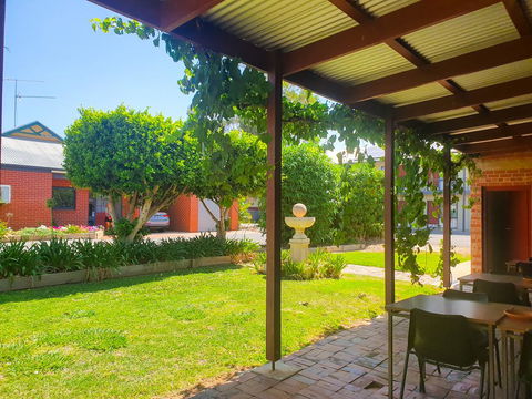Wentworth Central Motor Inn - E Caravan Parks 0