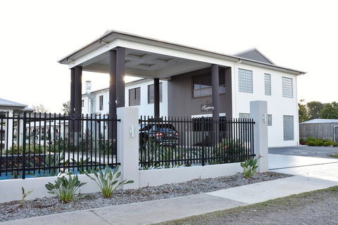 Western Downs Motor Inn - E Caravan Parks 0
