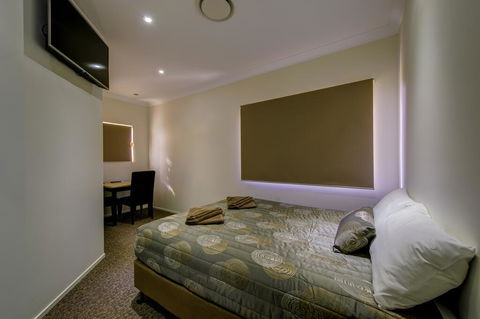 Western Downs Motor Inn - E Caravan Parks 3