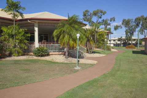 Western Heritage Motor Inn - E Caravan Parks 1