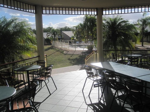 Western Heritage Motor Inn - E Caravan Parks 3