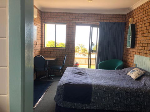 Whale Fisher Motel - E Caravan Parks 1