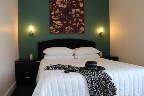 Whale Inn & Restaurant - E Caravan Parks 0