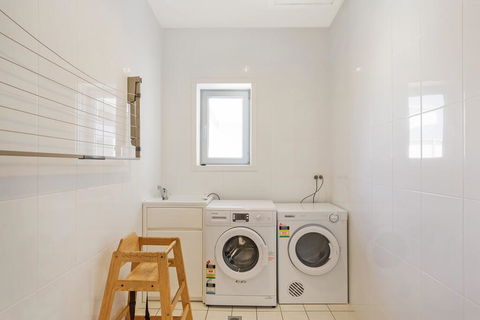 Wharf Apartment Unit 15 - E Caravan Parks 3